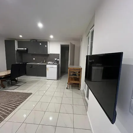 Cosy A Audun-le-roman Avec Jardin 50 M² Apartmán *